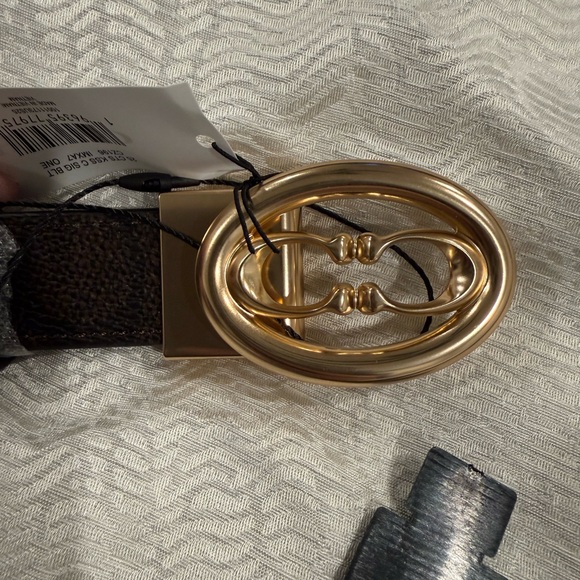 Coach Black Signature Belt with Gold Buckle - cut to size - Picture 3 of 9